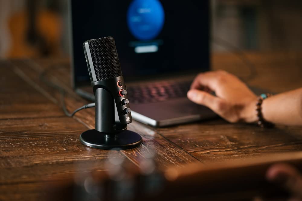 USB Cardioid Condenser Microphone & Table Stand I36163