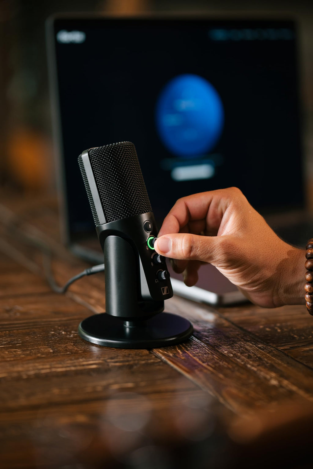 USB Cardioid Condenser Microphone & Table Stand I36163